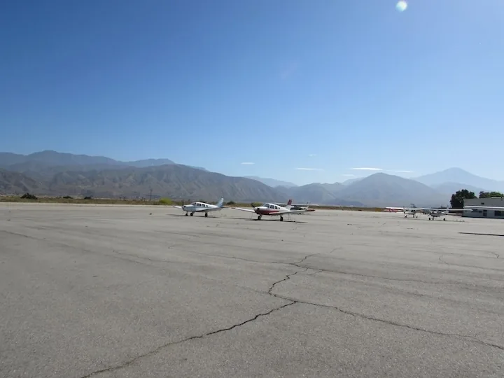 Piper training aircraft on the ramp at Redlands Municipal Airport